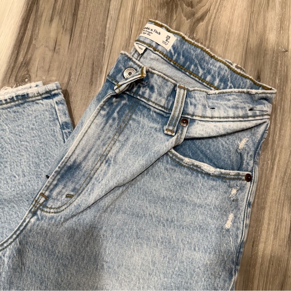 Abercrombie & Fitch The 90s Straight jeans in the Curve Love fit - Picture 7 of 8